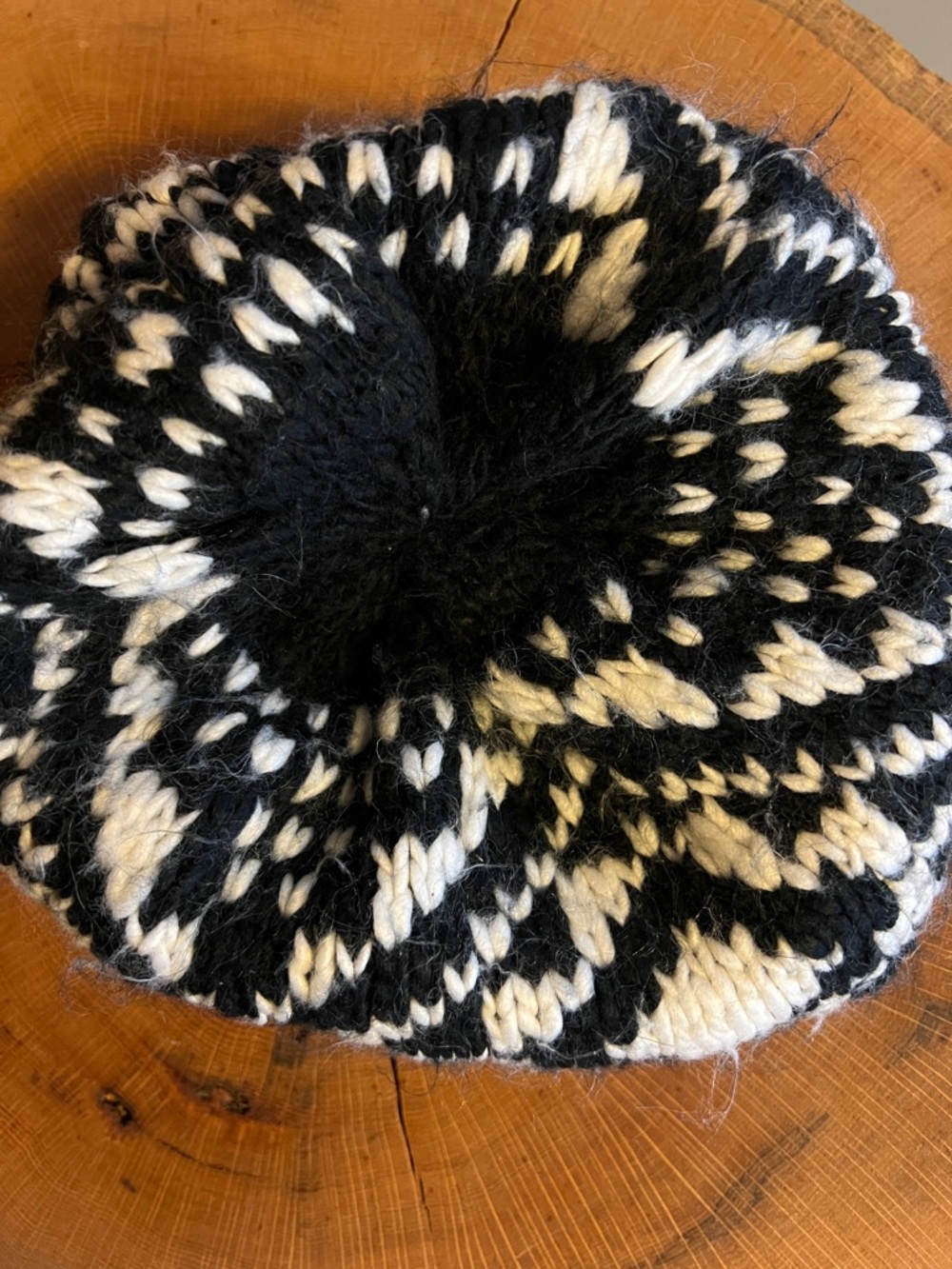 American Eagle Outfitters Knit Distressed Black and White Heart Print Beanie - Picture 14 of 16